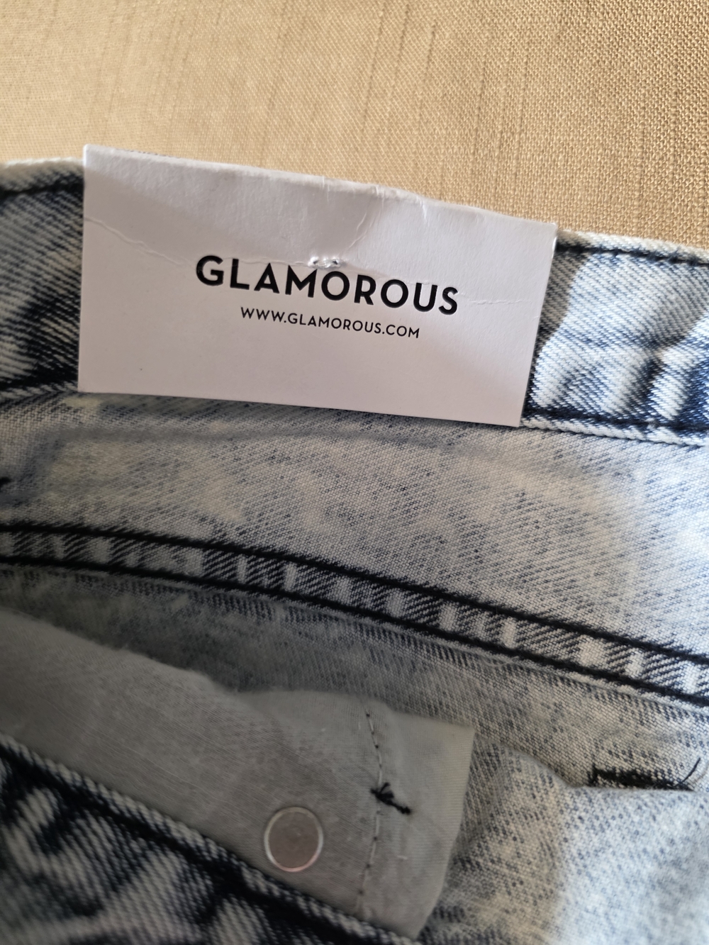 Glamorous Light Acid Wash Fringe Hem Denim Shorts - White/Blue - Picture 4 of 4